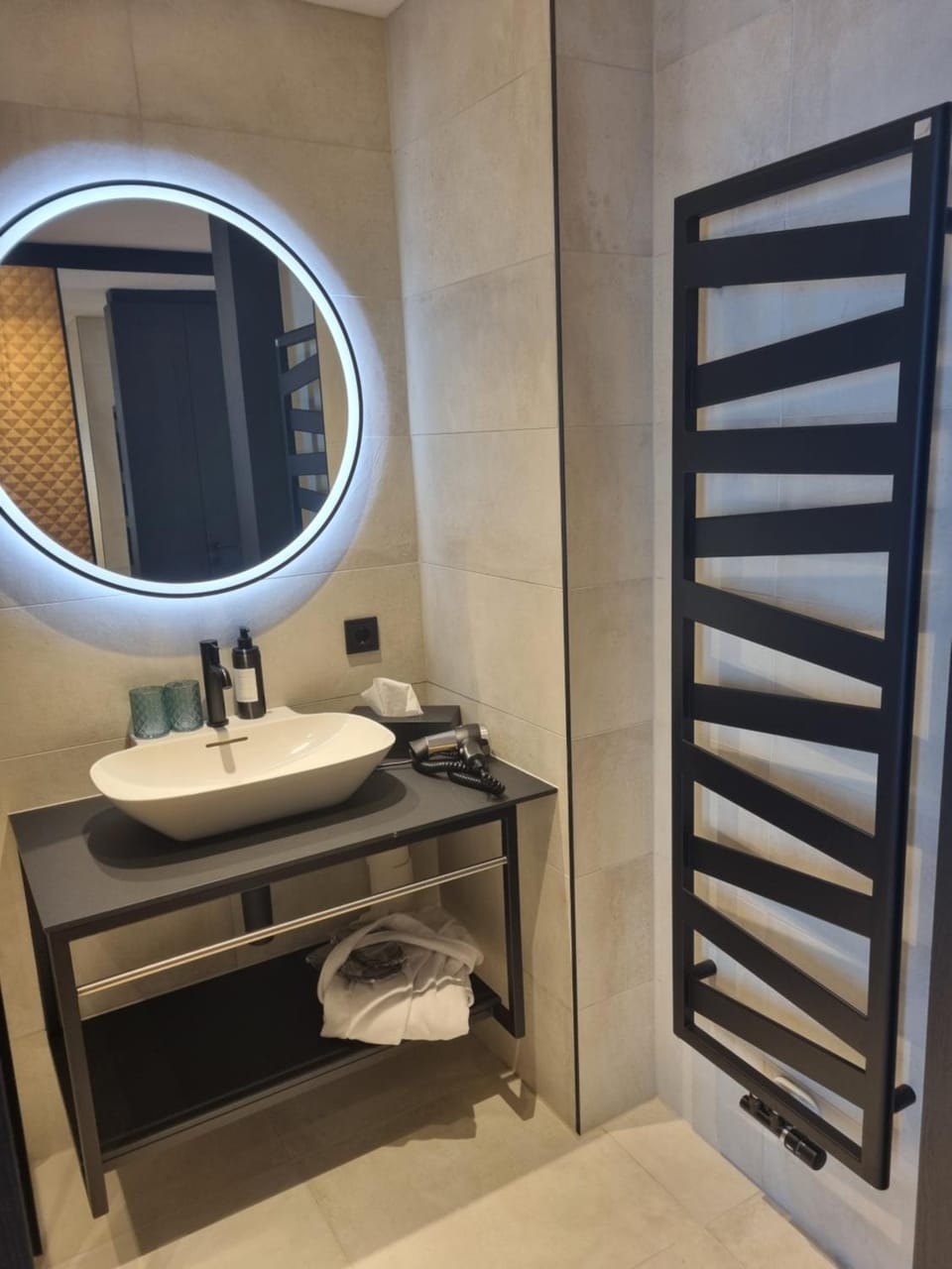 Bathroom, towels