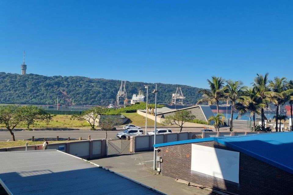 Accommodation Front - Prestigious 2 Sleeper Apartment with Harbour Views Apartment in Durban