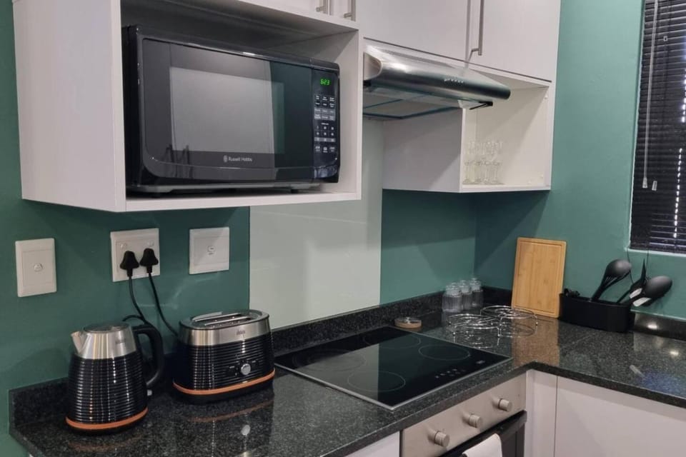 Accommodation Front - Prestigious 2 Sleeper Apartment with Harbour Views Apartment in Durban