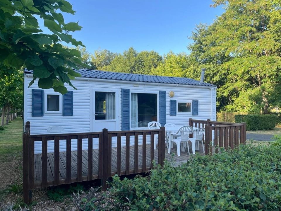 Camping Onlycamp Le Val Joyeux Campground/ 
RV Resort in Centre-Val de Loire