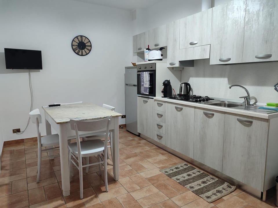 TV and multimedia, Coffee/tea facilities, Kitchen or kitchenette, Dining area, pet friendly, toaster