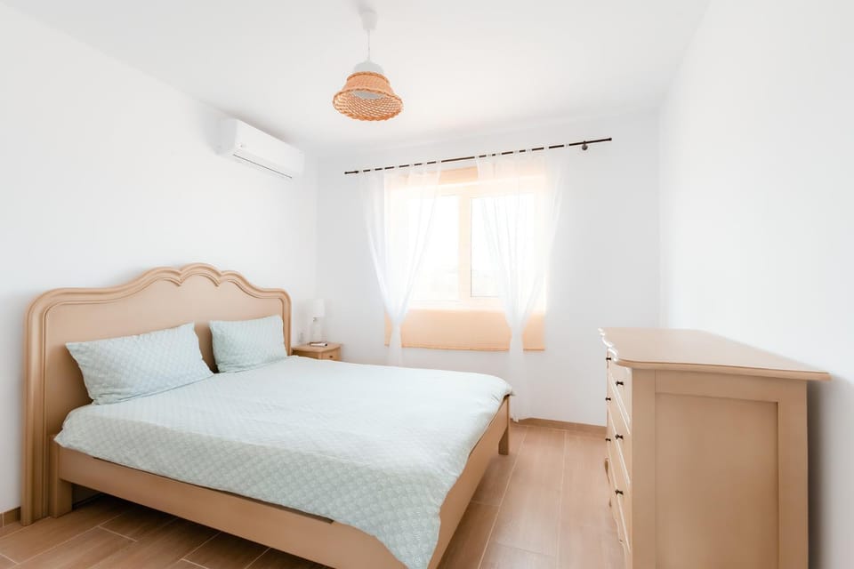 Bedroom, air conditioner