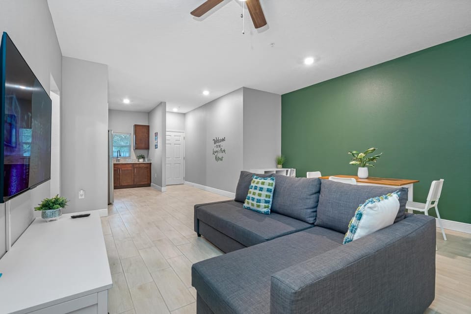 Newly built condo, lovely and spacious centrally located in Tampa Apartment in Tampa