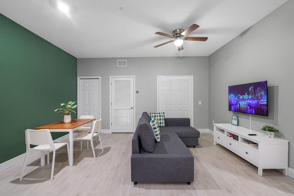 Newly built condo, lovely and spacious centrally located in Tampa Apartment in Tampa