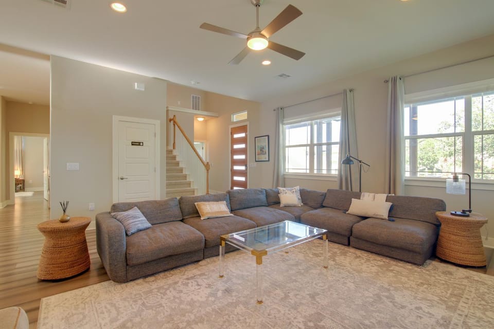 Modern Lago Vista Home with Pool and Lake Access! House in Point Venture