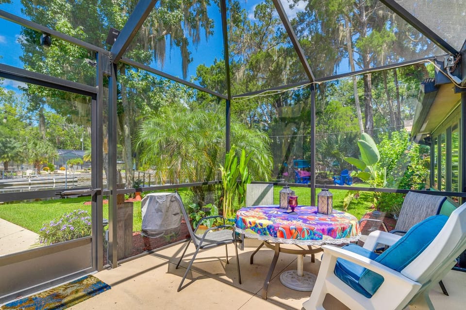 Canal-Front Outdoor Oasis: Home in Crystal Water House in Crystal River