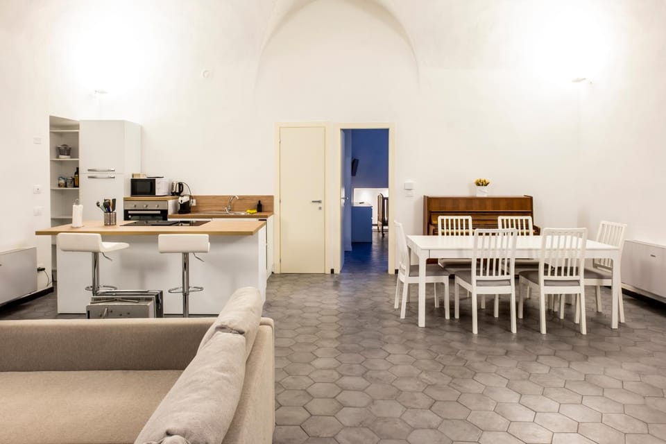 Kitchen or kitchenette, Living room, Seating area, Dining area, minibar