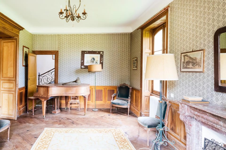 Property building, Living room