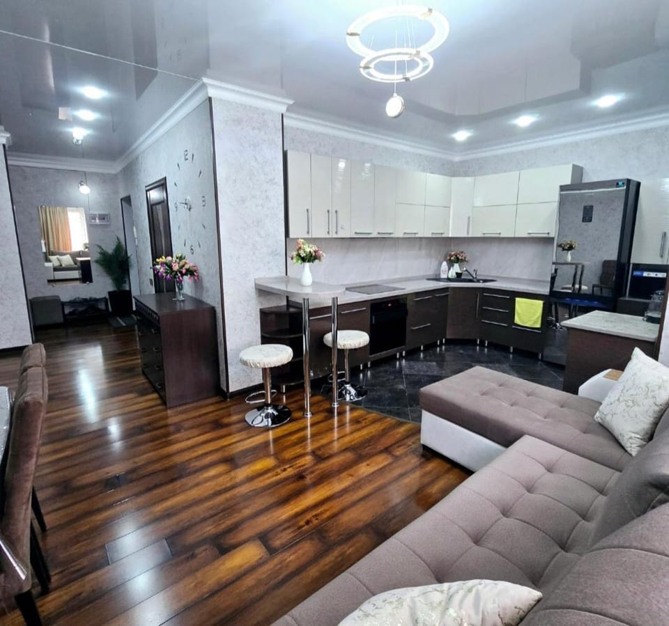 2х-ком Люкс Желтоксан 17а - 6й этаж лифт есть Apartment in Kazakhstan