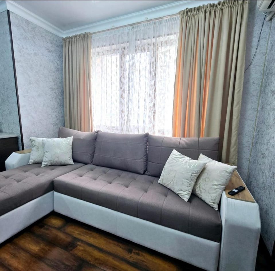 2х-ком Люкс Желтоксан 17а - 6й этаж лифт есть Apartment in Kazakhstan