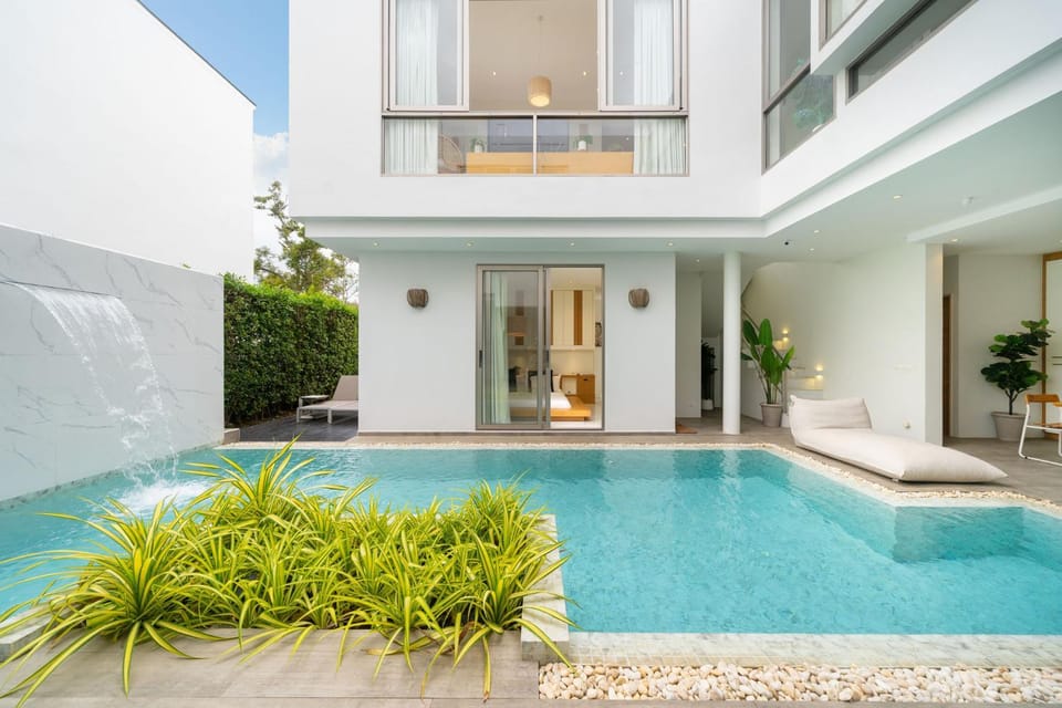 Property building, Swimming pool