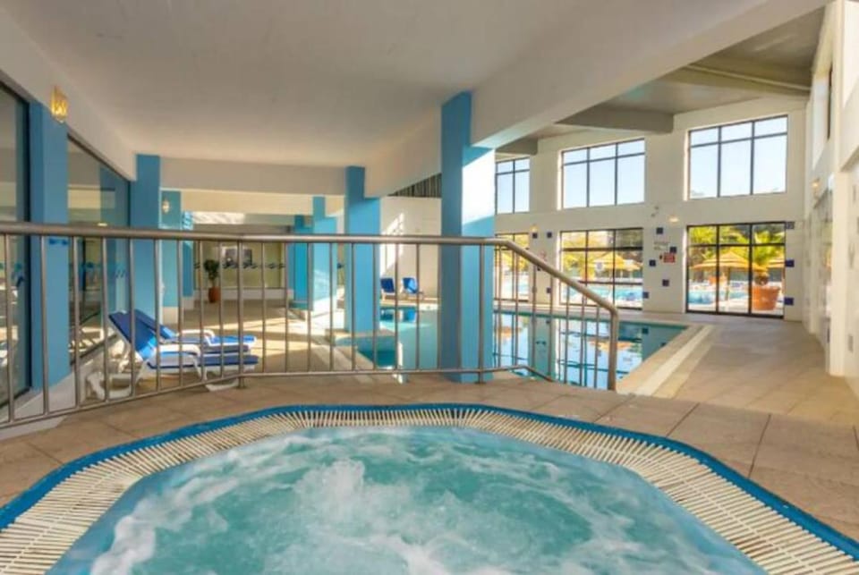 Hot Tub, Swimming pool