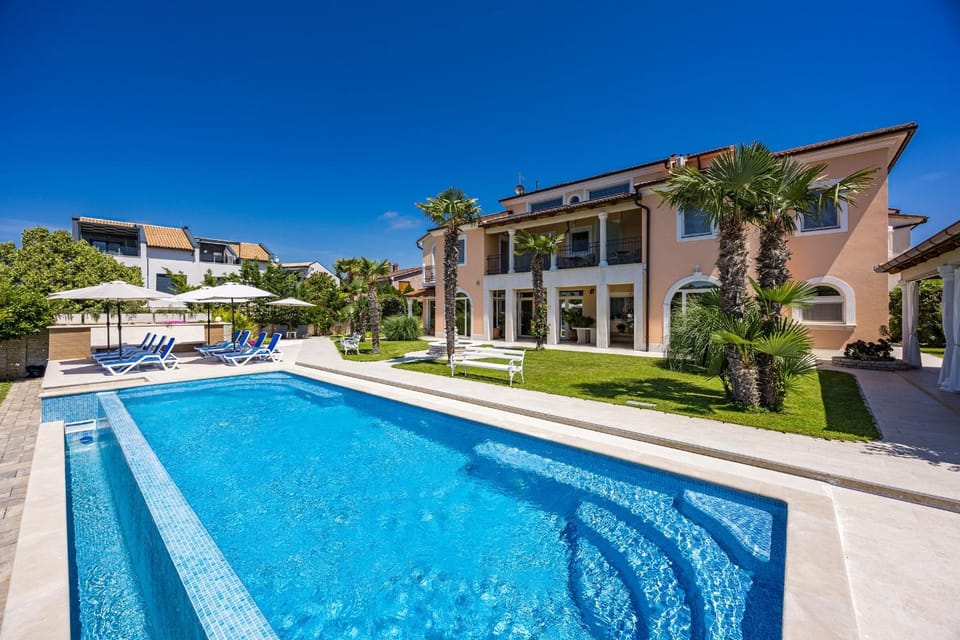 Property building, Swimming pool