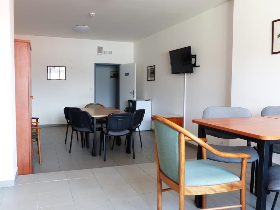 Communal lounge/ TV room, Game Room, Seating area, Dining area, Meeting/conference room