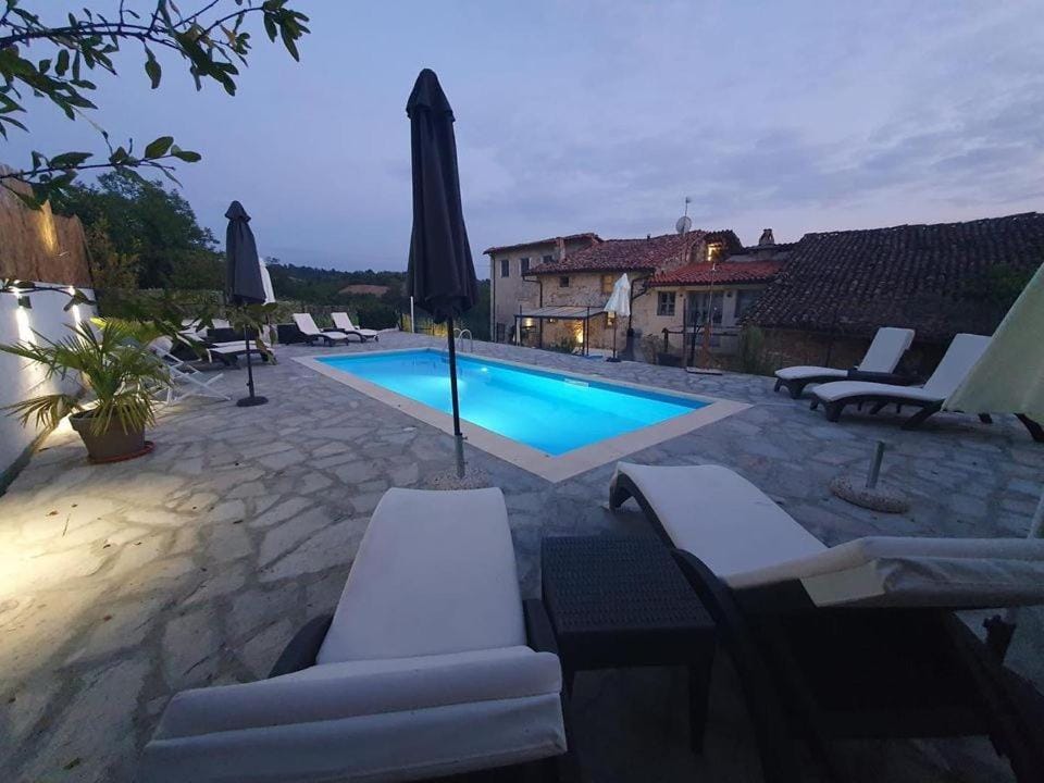 Casa in Bocca al Lupo Ruime design-appartementen met zwembad en Alpenzicht in de Langhe Apartment in Liguria