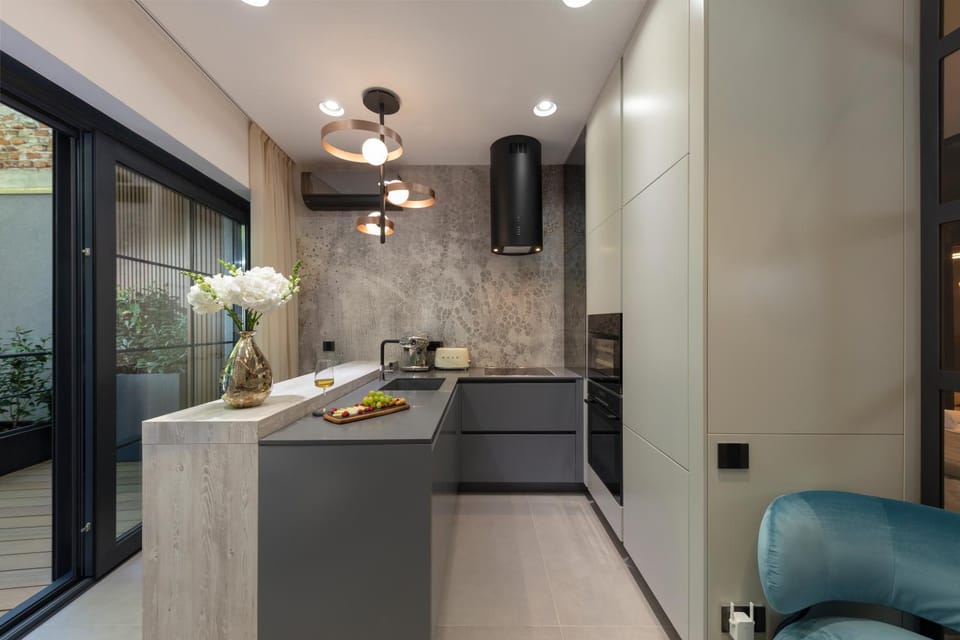 Balcony/Terrace, Kitchen or kitchenette, dishwasher, pet friendly, stove, air conditioner