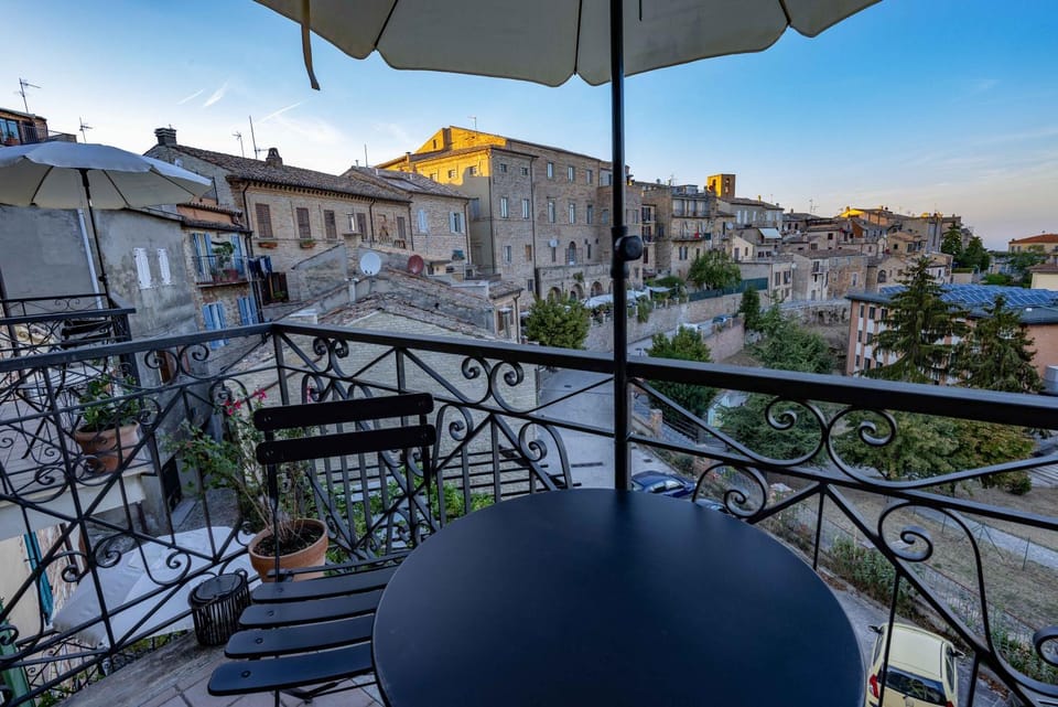 View (from property/room), Balcony/Terrace, City view