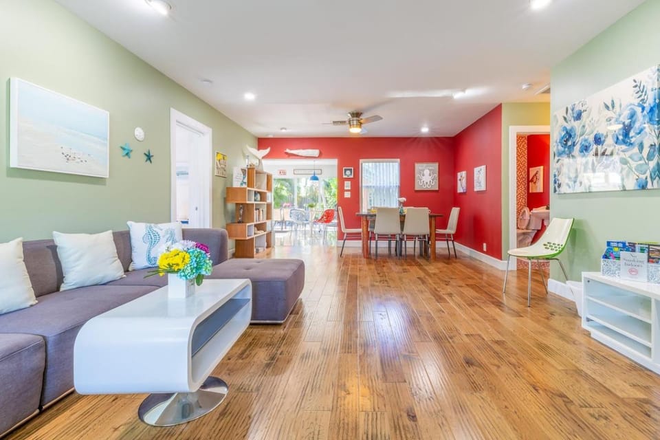 Living room, Decorative detail, Dining area