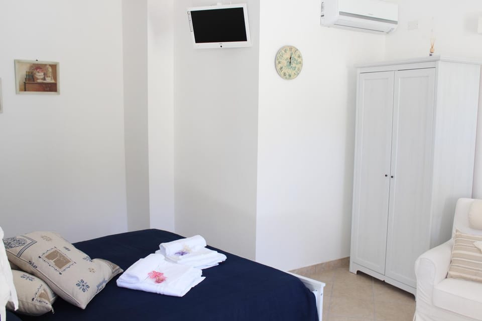 TV and multimedia, wardrobe, air conditioner