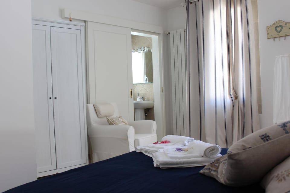 Bed, Bathroom, wardrobe