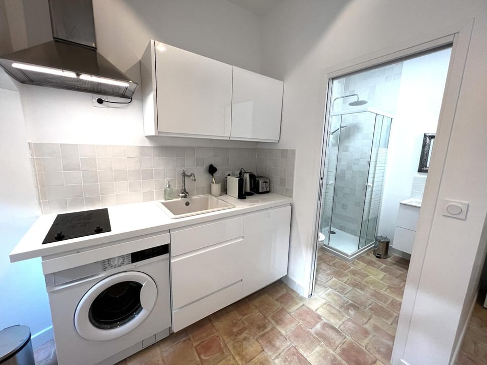 Shower, Bathroom, Coffee/tea facilities, Kitchen or kitchenette, washing machine, kitchen