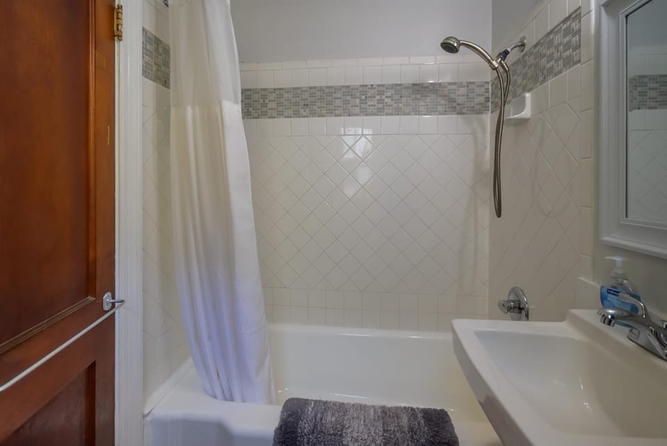 Shower, Bathroom, Bath, towels