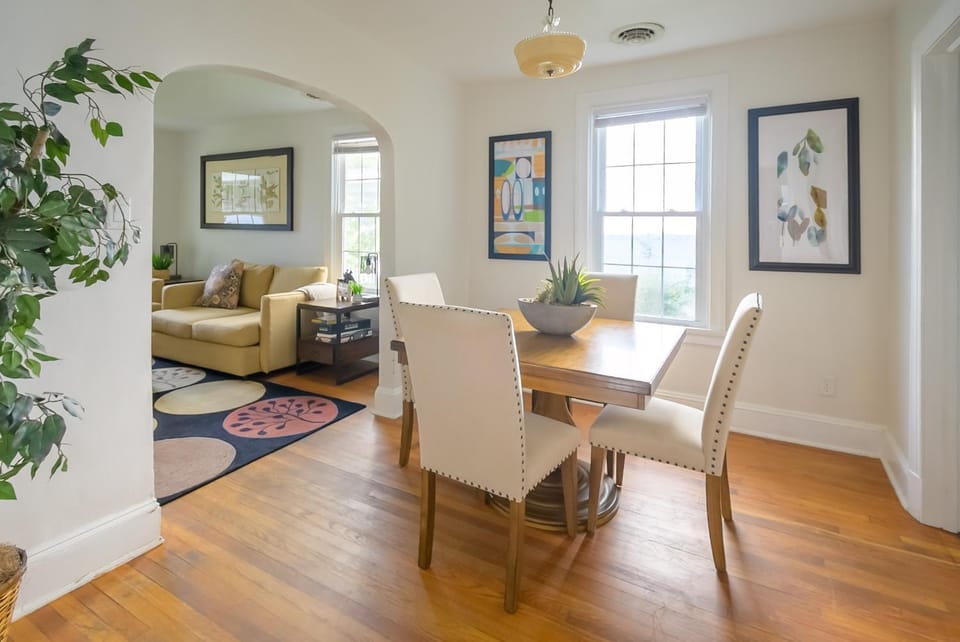 Seating area, Dining area
