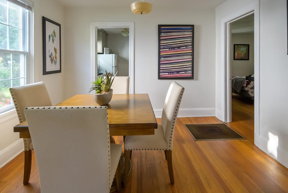 Seating area, Dining area