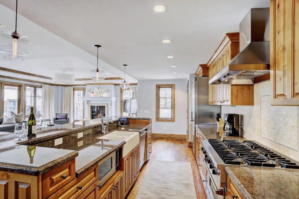 Vail Arrabelle 4 Bedroom Residence Apartment in Lionshead Village Vail