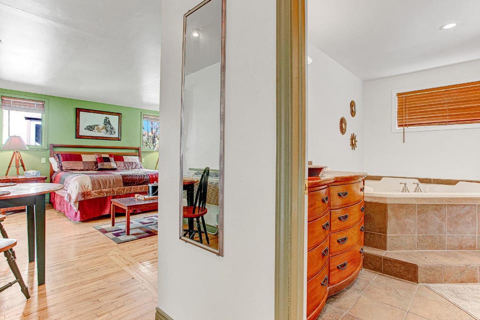 Bathroom, View (from property/room), Bedroom