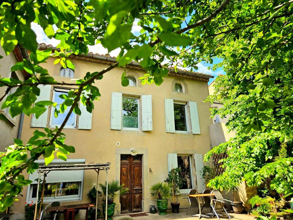 Property building, Patio, Garden