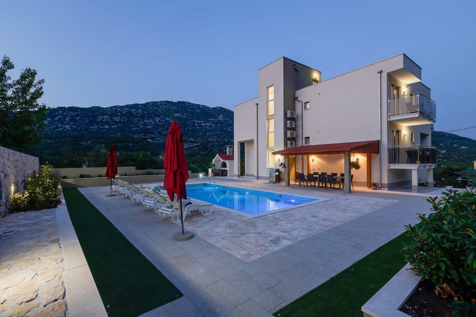 Apartments White House Rastovac Apartment in Split-Dalmatia County
