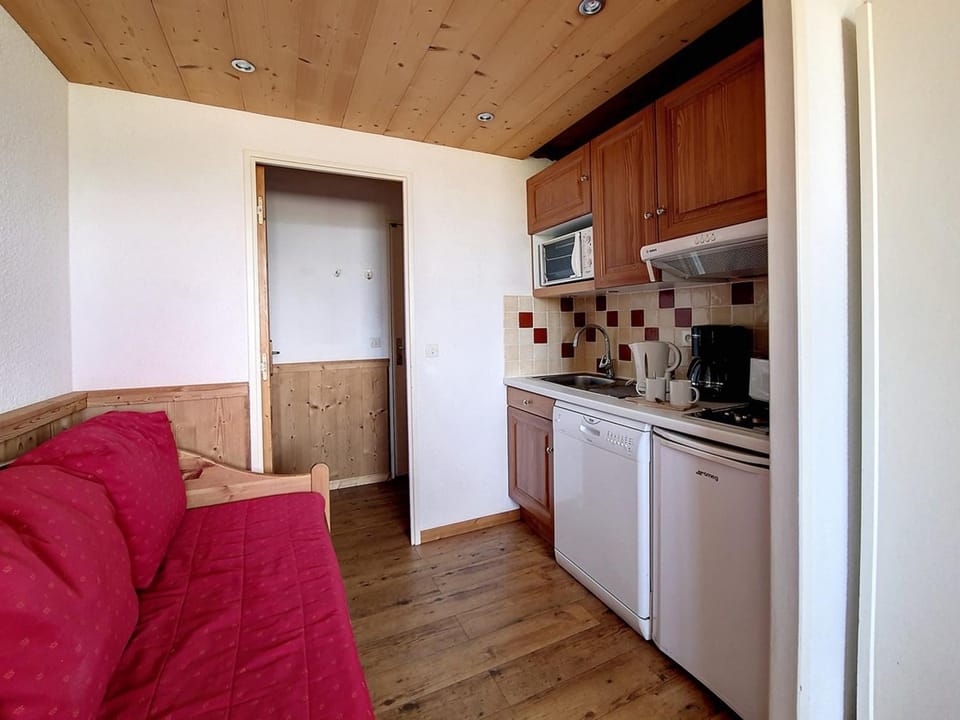 Appartement rénové 2 pièces proche pistes avec balcon - FR-1-344-914 Apartment in Les Allues