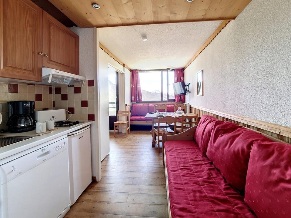 Appartement rénové 2 pièces proche pistes avec balcon - FR-1-344-914 Apartment in Les Allues