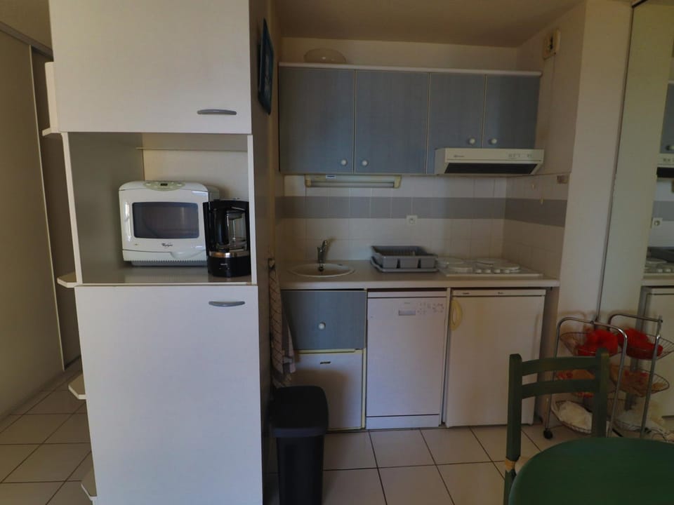2 Pièces avec Terrasse 11m² à Sète - Résidence avec Piscine et WIFI - FR-1-472A-259 Apartment in Occitanie