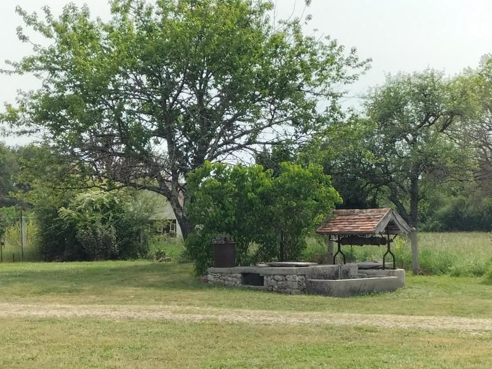 Maison en Berry avec Garage et Tout Inclus - FR-1-591-366 House in Centre-Val de Loire