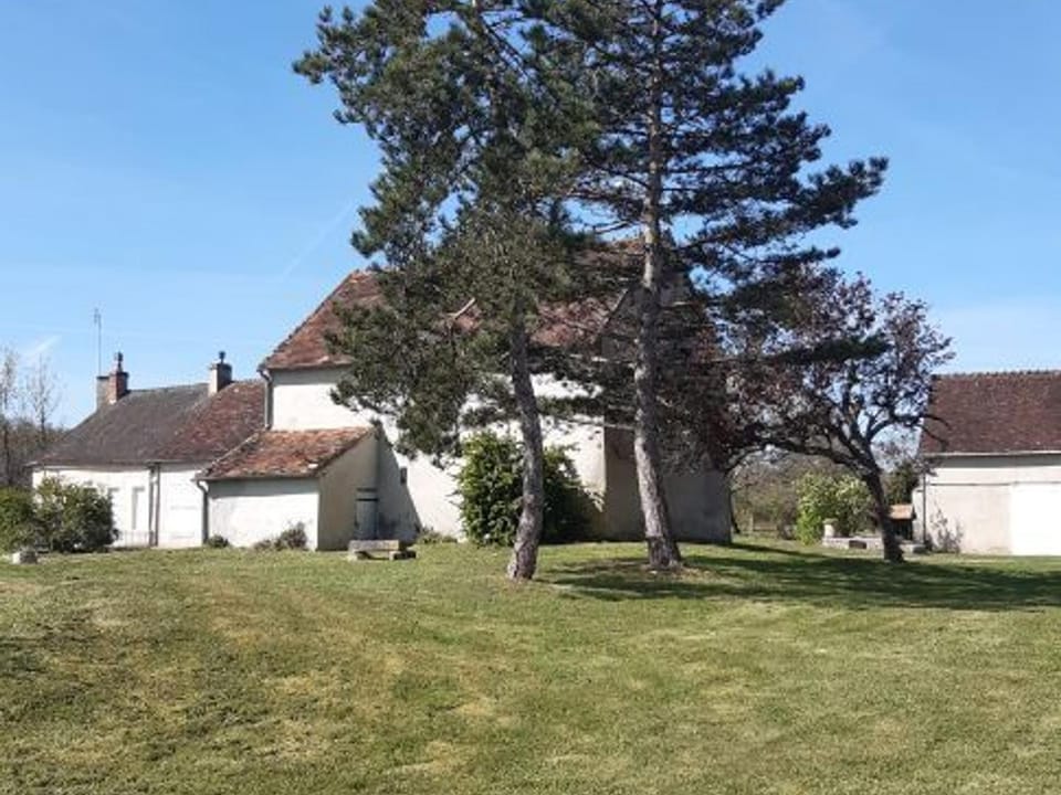 Maison en Berry avec Garage et Tout Inclus - FR-1-591-366 House in Centre-Val de Loire