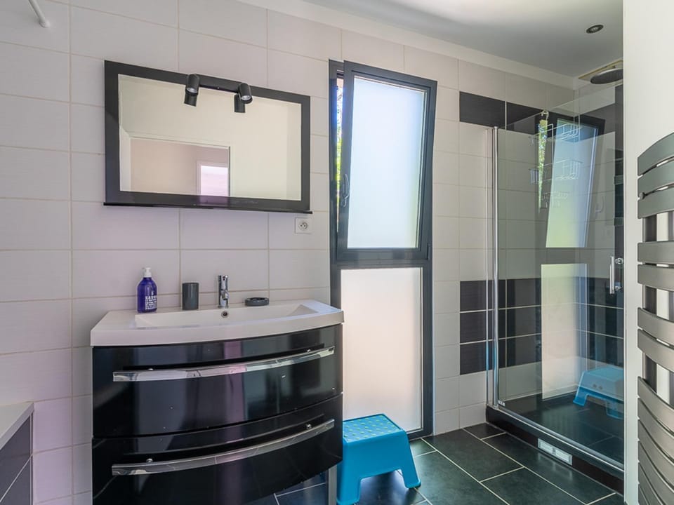 Villa familiale 10 pers. à Biscarrosse avec piscine chauffée, près du lac et des pistes cyclables Villa in Sanguinet