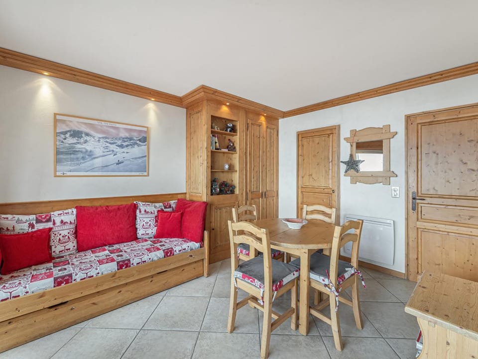 Appartement spacieux pour 6, proche pistes, parking et wifi - FR-1-640-11 Apartment in Les Allues