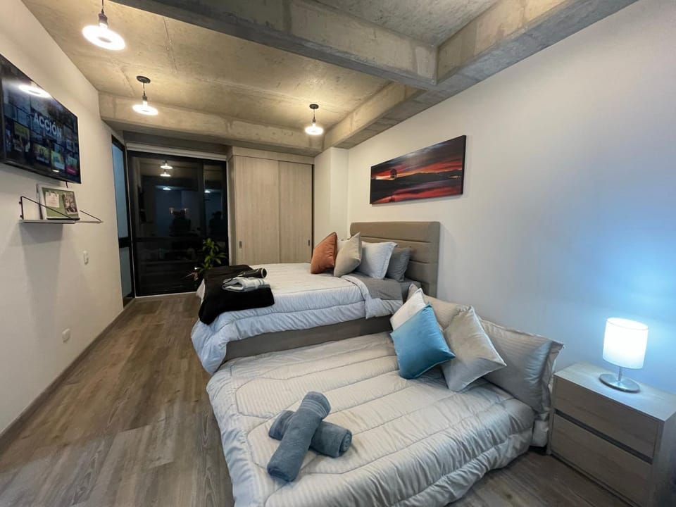Bed, TV and multimedia, Bedroom, towels