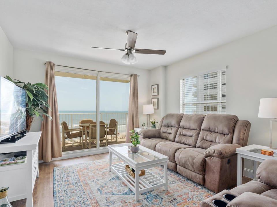 TV and multimedia, Balcony/Terrace, Living room, Seating area, Sea view, furniture