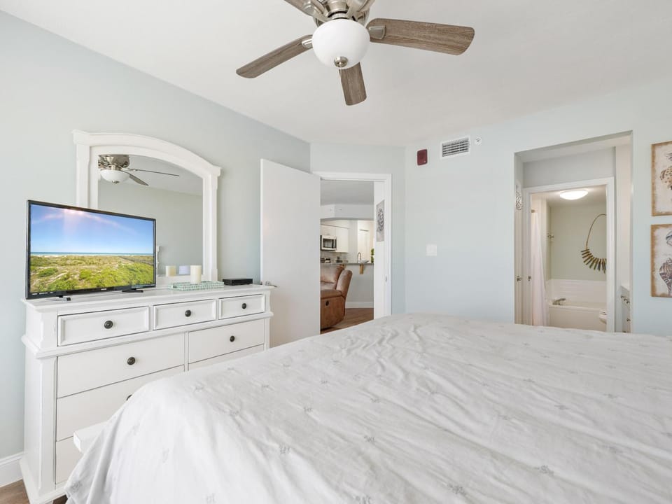 Bed, Bathroom, TV and multimedia, Bedroom, furniture