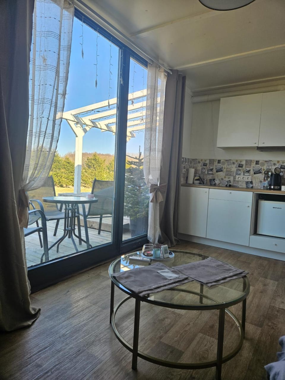 Kitchen or kitchenette, Living room