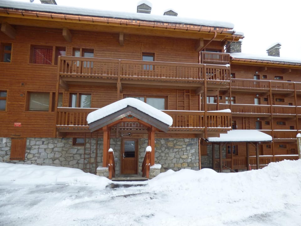 Résidence Les Airelles - Appartement spacieux, à proximité des pistes de ski (100m), et à un arrêt de bus MAE-6560 Apartment in Les Allues