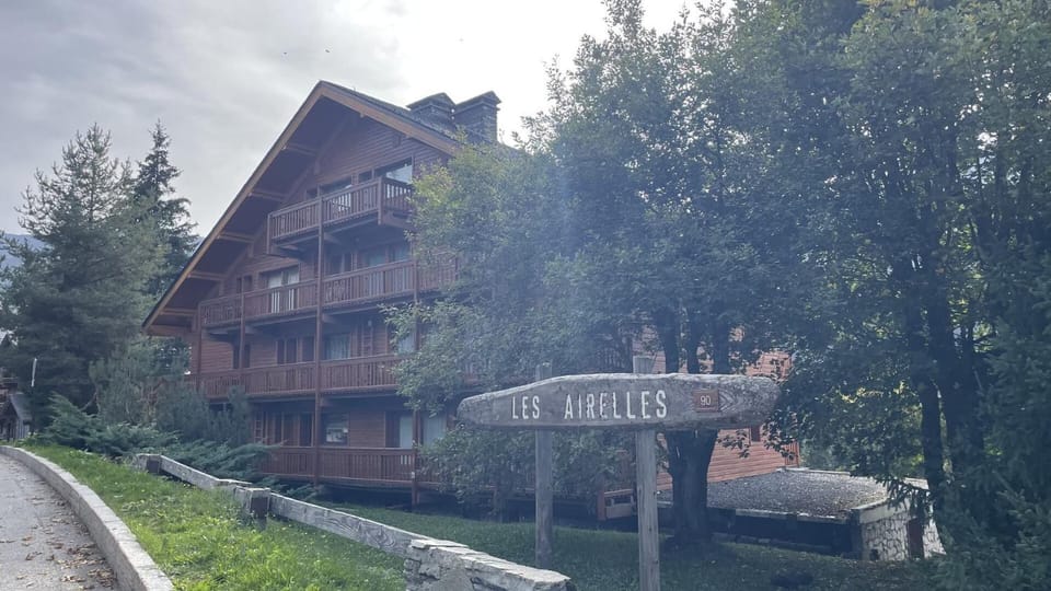 Résidence Les Airelles - Appartement spacieux, à proximité des pistes de ski (100m), et à un arrêt de bus MAE-6560 Apartment in Les Allues