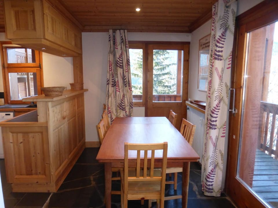 Résidence Les Airelles - Appartement spacieux, à proximité des pistes de ski (100m), et à un arrêt de bus MAE-6560 Apartment in Les Allues