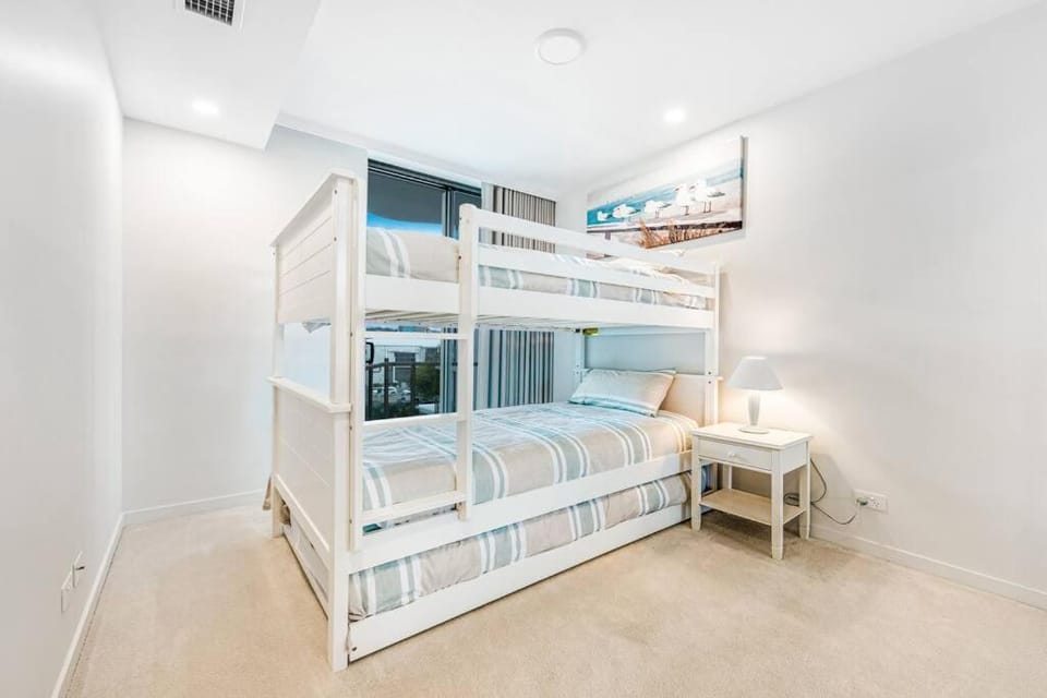 Bedroom, bunk bed