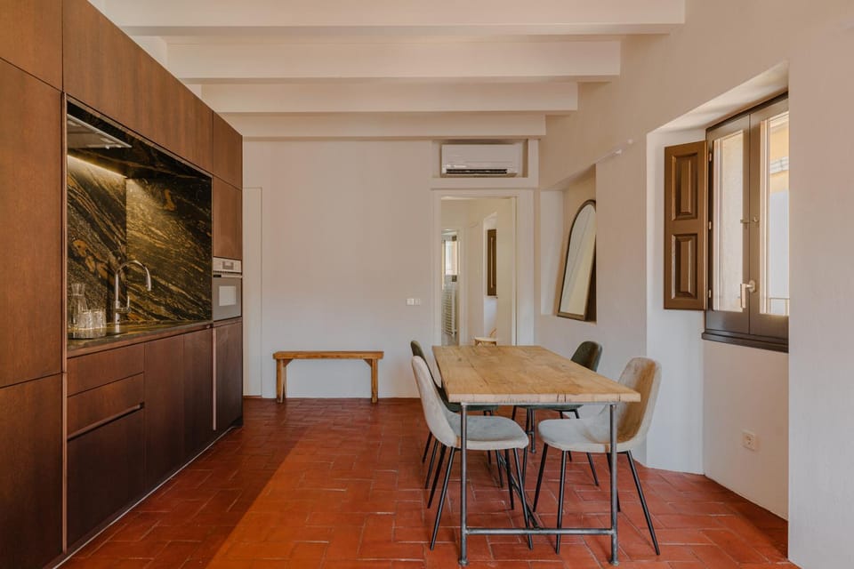 Kitchen or kitchenette, Dining area, air conditioner