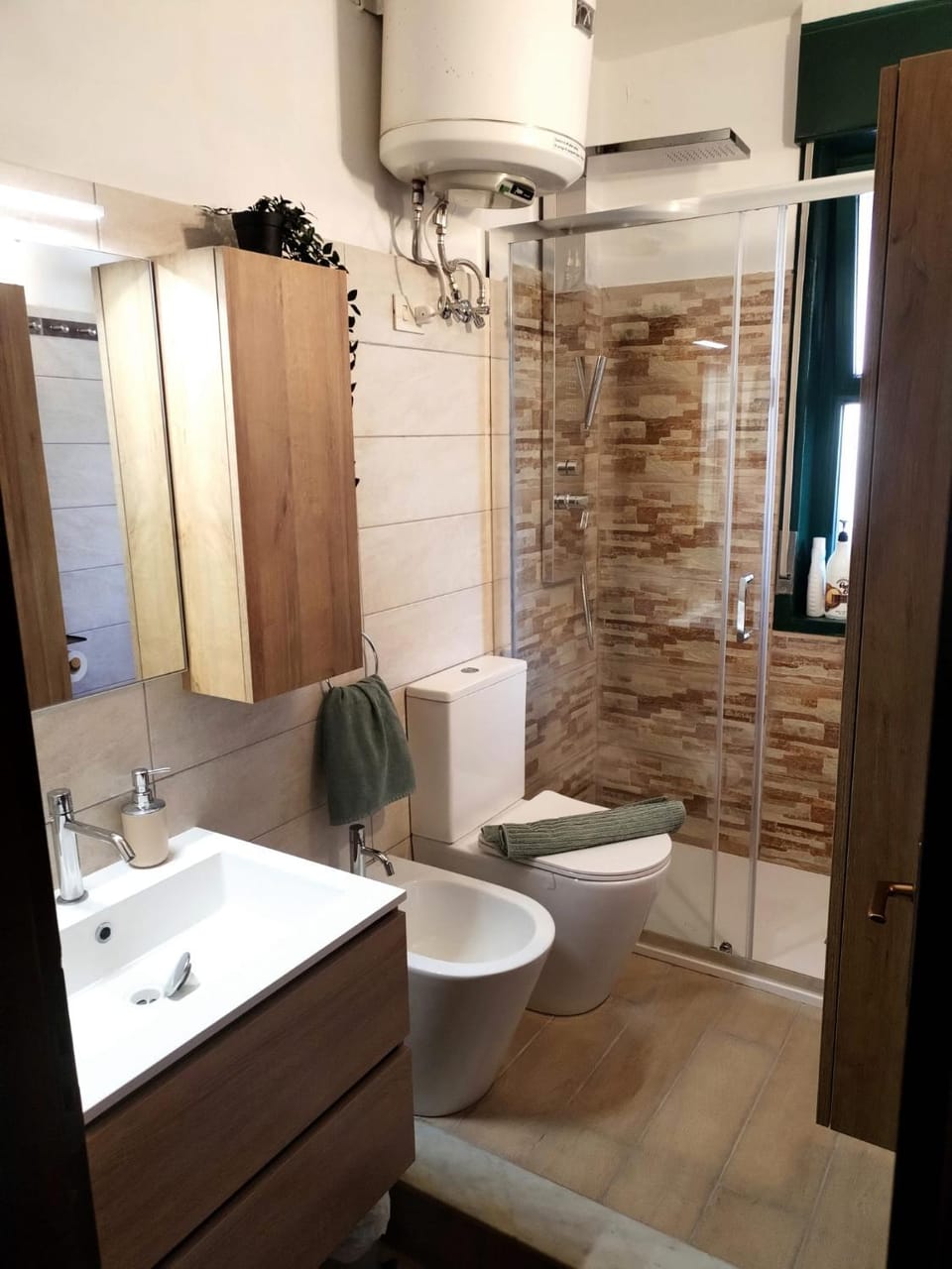 Shower, Toilet, Bathroom, bidet, towels