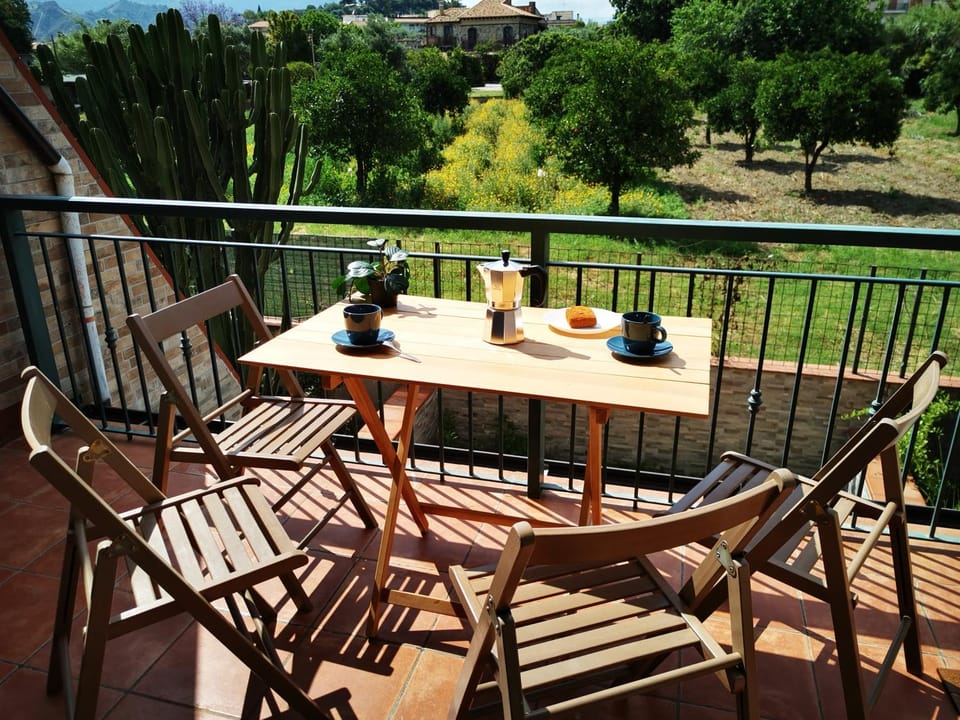 View (from property/room), Balcony/Terrace, Seating area